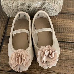 Nude Old Navy size 5 shoe